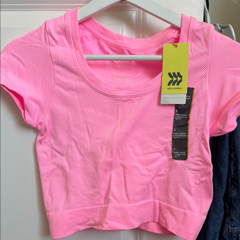 All in Motion Women's Bright Pink Crop Top